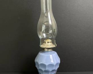 095 kaadanbluepressedglassoillamp