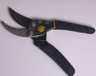 128 fiskarsbypasssteelbladepruner