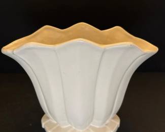 176 hullpotteryivoryscallopedvase