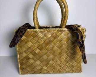 370 loishillwovenstrawtotehandbag