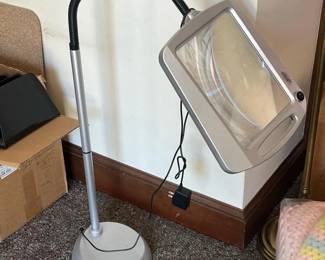284 floormagnifyinglampwithledlights