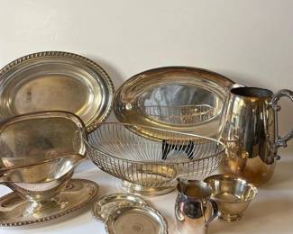 150 tenpiecesofassortedsilverplateserv