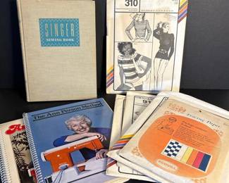 371 vintagesewinglotbooksandpatterns