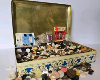 219 buttons4lbsinvintagetin