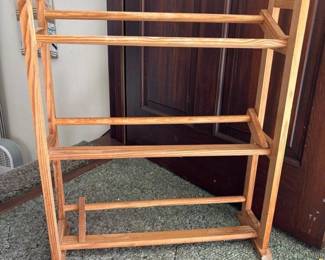 342 woodencdorbookrack