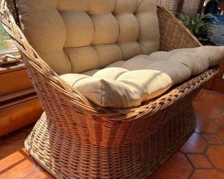 300 wickerloveseatwithbeigetuftedcushio