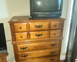 NICE SOLID MAPLE CHEST!