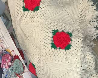 FABULOUS VINTAGE HAND-CROCHETED BEDSPREAD