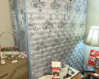 QUEEN MATTRESS SET