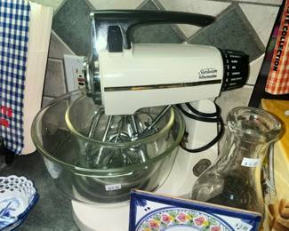 VERY NICE SUNBEAM MIXMASTER STAND MIXER