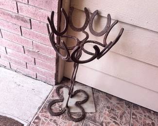 HORSESHOE PLANTER STAND (OUT FRONT)