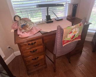 VINTAGE MAPLE KNEEHOLE DESK