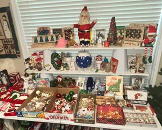 WONDERFUL VINTAGE CHRISTMAS COLLECTABLES