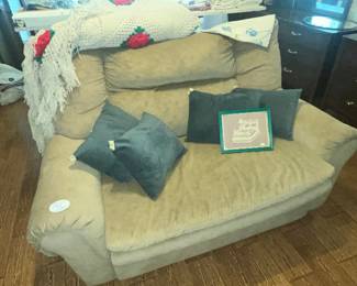 HIGH-BACK CHAIR SLEEPER