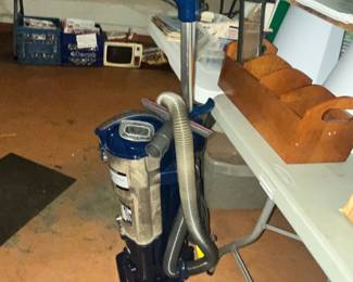 CANNISTER VACUUM