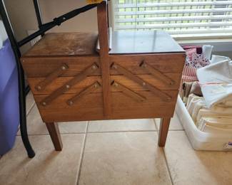 EXPANDABLE SEWING BOX