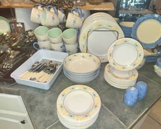 PFALTZGRAFF "SUMMER BREEZE" STONEWARE