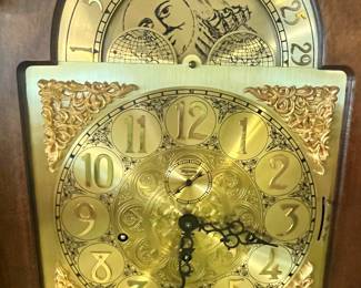 HAS MOON DIAL & TRIPLE CHIMES!