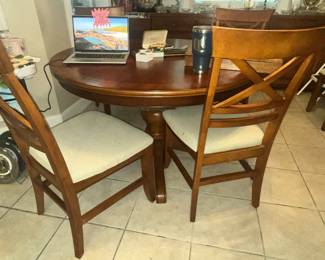ROUND DINING SET