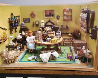 Antique Dollhouse Room Box
