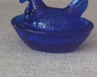 Vintage style minature cobalt blue glass hen on nest salt cellar/trinket dish