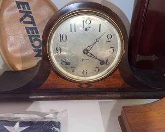 Sessions tambour mantle clock