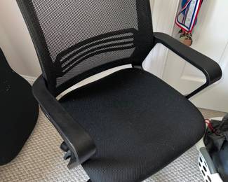Black ergonomic mesh task chair