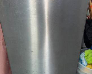 Hailer compact refrigerator