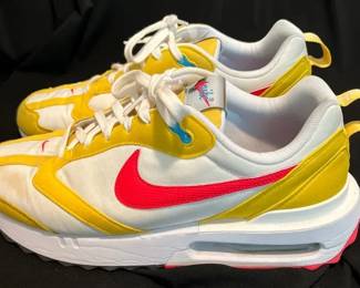 Size 10.5 Nike Air Max Dawn Sneakers