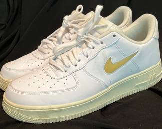 Size 10.5 Nike Air Force 1 07 LX Shoes