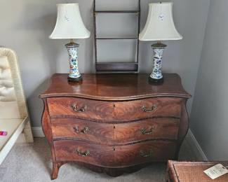 Late 18th Century French Serpentine Commode, Pair of Chinesse Lamps