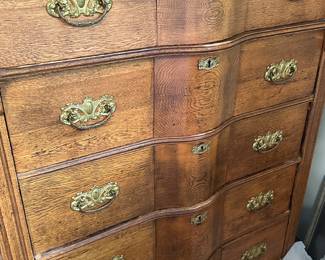Wood chest of drawers