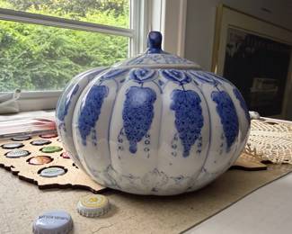 Blue and white porcelain lidded pumpkin jar