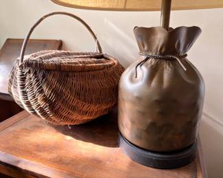 Woven splint basket and pouch-form table lamp