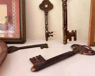 Large decorative cast iron skeleton keys