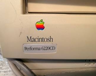 Vintage Apple Macintosh Performa 6220CD computer