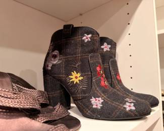 Women's plaid wool ankle boots with floral embroidery