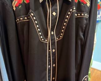 Embroidered Western shirt with rose appliquΓ©s