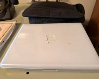 Apple MacBook laptop (white)