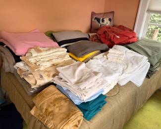 Assorted linens, towels & bedding
