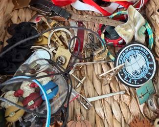 Lot of belts, buckles and accessories