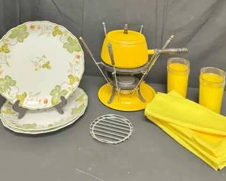 CT417Vintage Yellow Enamel Fondue Set