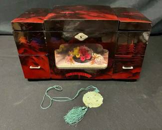 CT573VVintage Asian Jewelry Box And Jade Necklace