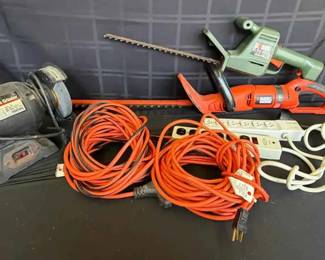 CT450Black Decker Electric Hedge Trimmers And Grinder Lot 