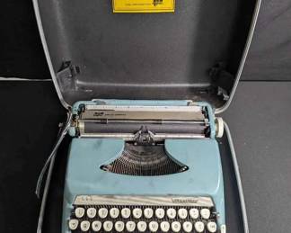 CT469Vintage Smith Corona Sterling Manual Typewriter 