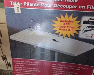Fish cleaning table