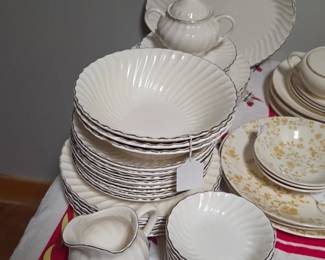Sets and partial sets of dishes 