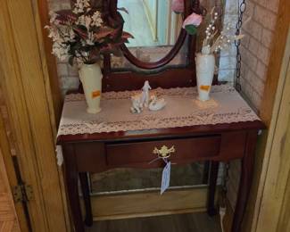 Cute vanity table with mirror