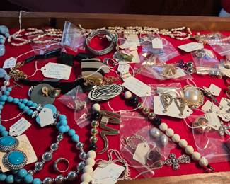 Pins, earrings and necklaces 