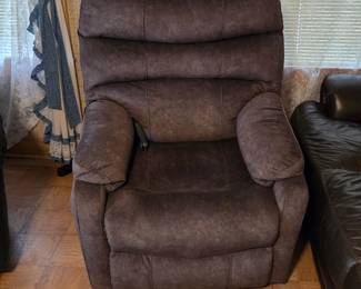 Catnapper brand power lift chair - works great 